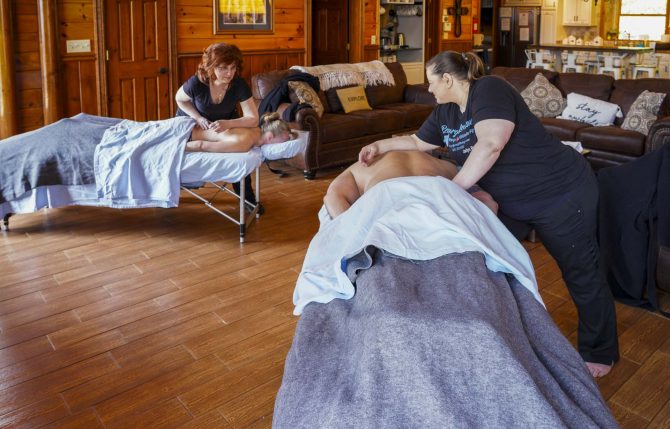 Recharge youself In Cabin Massage-00785